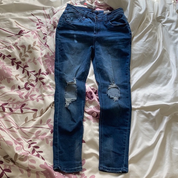 - FASHION NOVA SKINNY JEANS - Picture 2 of 3